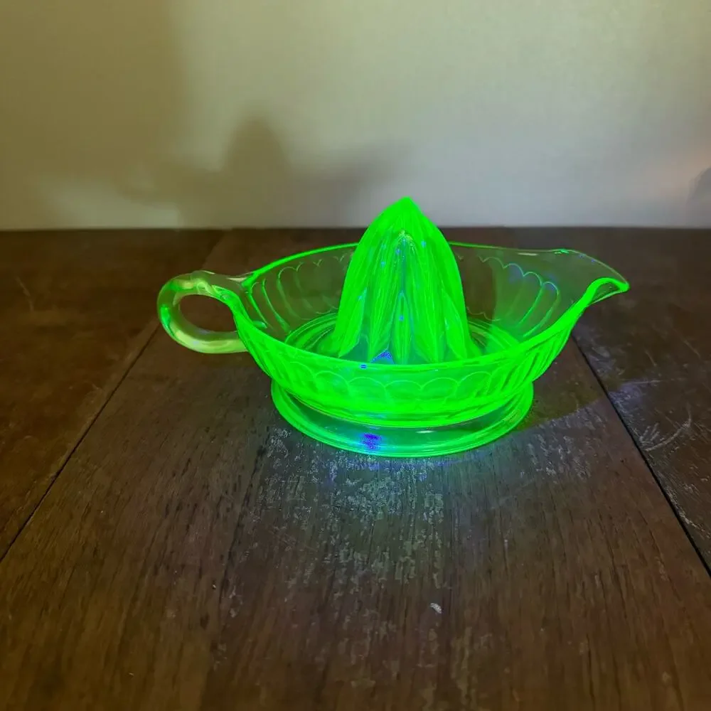 Depression Era Green Vaseline Uranium Fruit‎ Juicer Reamer